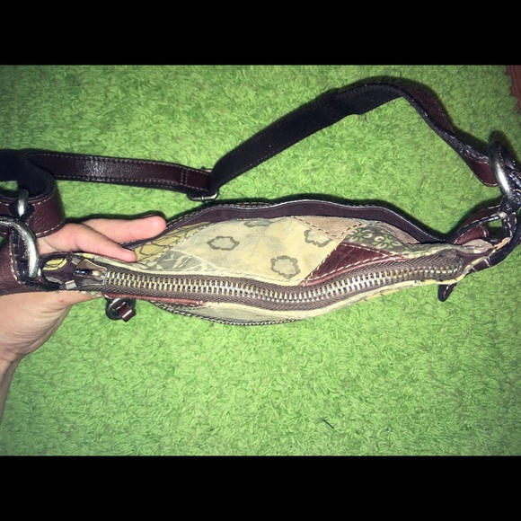 Clearance 🛍 Brown fossil crossbody. - Picture 3 of 7